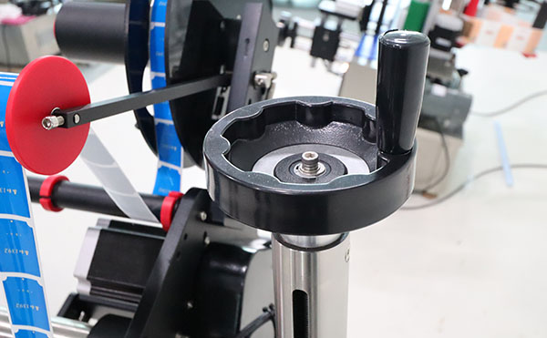 全自動貼標(biāo)機(jī),全自動貼標(biāo)機(jī)廠家,貼標(biāo)機(jī)生產(chǎn)廠家,高臻智能