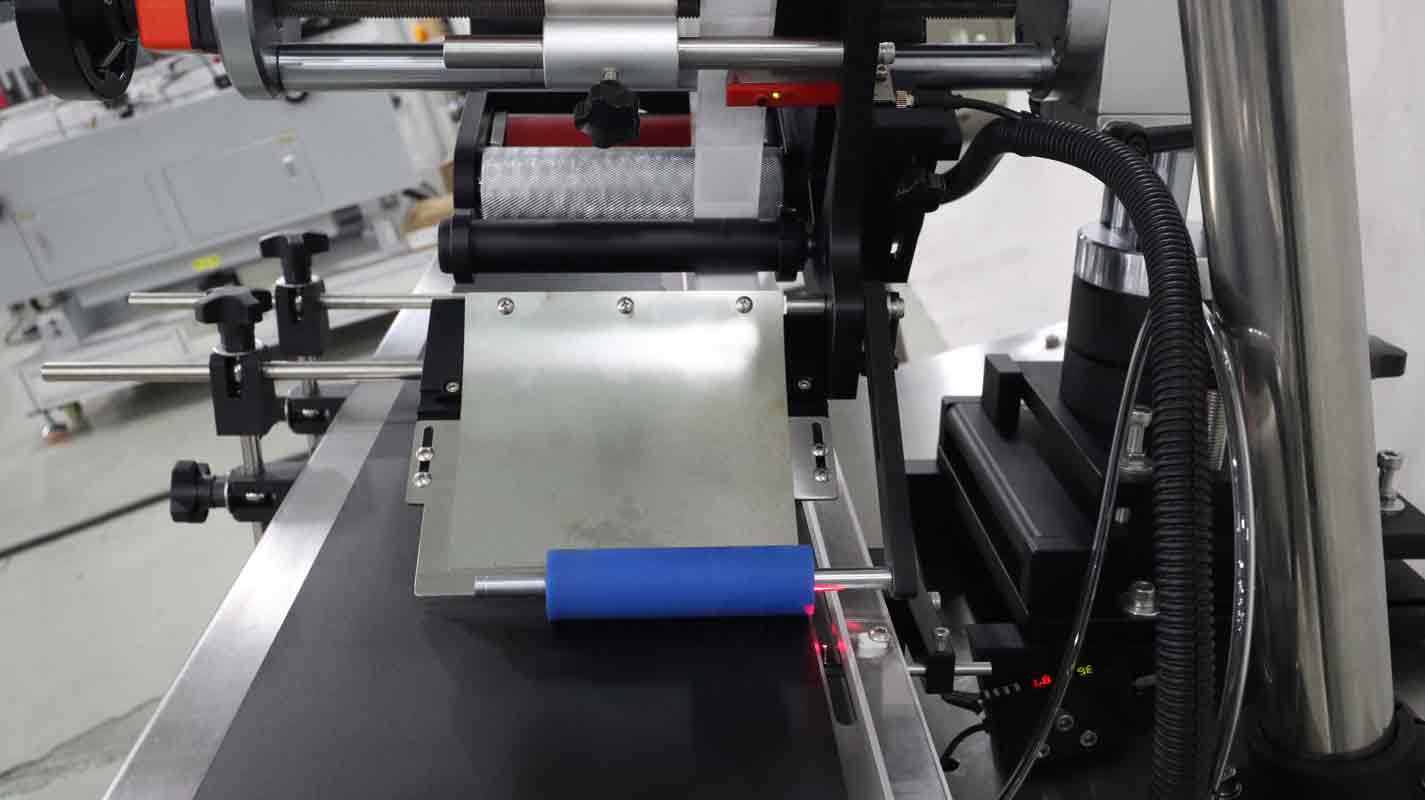 吹貼貼標(biāo)機(jī),全自動貼標(biāo)機(jī),全自動貼標(biāo)機(jī)生產(chǎn)廠家